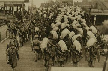 New Zealand troops unloading at a French port in 1918